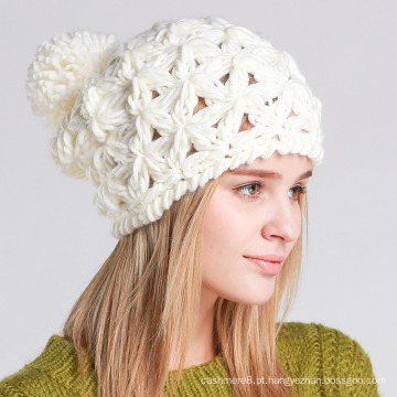 O inverno feito à mão das mulheres aquece o cabo torcido tricotado POM POM levanta o gorro trançado do chapéu (HW135)